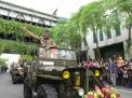 Kemeriahan Parade Bunga memperingati HJKS ke - 729 , Ada Wakil Walikota Armuji Kenakan Udeng Khas Suroboyo