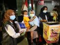 RSM dan Polrestabes Surabaya, Edukasi Warga PPKM Sembari Bagikan Sembako