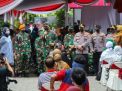 Panglima TNI dan Kapolri Tinjau Vaksinasi Massal di Puskesmas Surabaya