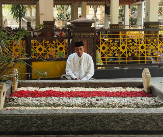 HUT Kemerdekaan Indonesia, Firman Syah Ali Ziarah Ke Makam KH Hasyim Asy'ari