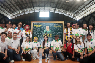 Khofifah Dinobatkan Sebagai "Ibu'e Olahraga Jawa Timur", Terkait Kepentingan Pilgub?