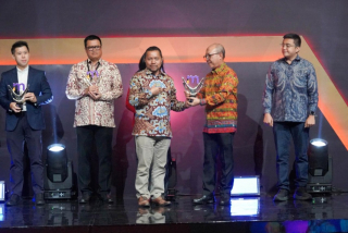 Bergengsi! Bank Jatim Raih Penghargaan Merdeka Awards 2024