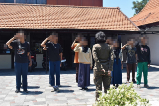 Lakukan Penyisiran di Warkop, Satpol PP Surabaya Amankan 10 Orang Pelajar Bolos