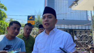 Sukses Gerakkan UMKM, Wali Kota Eri Cahyadi Raih Penghargaan Tanda Jasa Bakti dari Menteri Koperasi