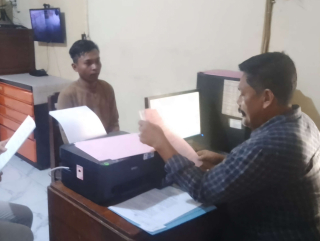 Baca juga : Ditangkap Polisi, Pengedar Sebut BB Narkoba dari Surabaya