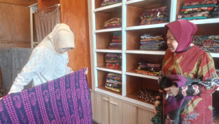 Blusukan ke Banyuwangi, Risma Didoakan jadi Gubernur Jawa Timur