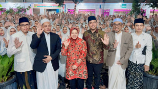Risma Disambut Ribuan Santri Ponpes Darul Ulum Jombang