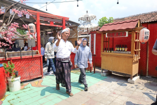 Tekan Kemiskinan dengan Pemberdayaan Masyarakat, PJs Wali Kota Surabaya Kunjungi Kampung Tematik