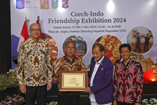 Pemkot Surabaya Dorong Kerjasama Pariwisata Ramah Lingkungan Lewat Czech-Indo Friendship Exhibition