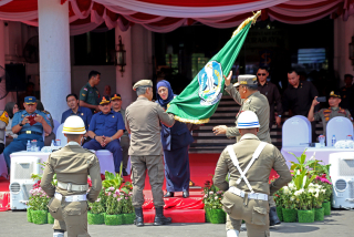 Pataka Jer Basuki Mawa Beya Singgah di Surabaya, PJs Wali Kota Harap Pilkada Damai