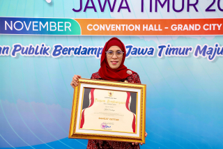 Pemkot Surabaya Raih Penghargaan Pelayanan Publik Predikat Sangat Cettar Dari Provinsi Jawa Timur