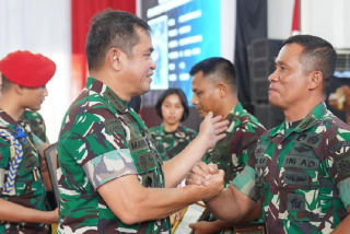Bikin Bangga! Danbrigif 9 Kostrad Juara Lomba Menembak Pistol di Apel Komandan Satuan TNI AD