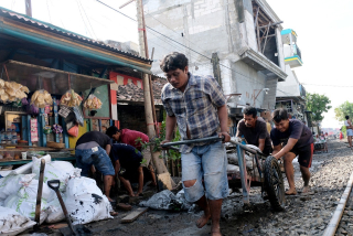 Baca juga : Eri Cahyadi Gaungkan "Surabaya Bergerak", Buat Apa?