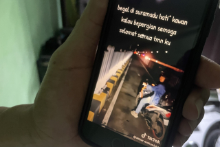 Baca juga : VIRAL! Modus Begal Senar Layang-layang di Jembatan Suramadu, Camat Bulak Buka Suara