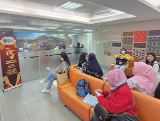 WNI Manfaatkan Layanan Paspor Simpatik di KJRI Hongkong