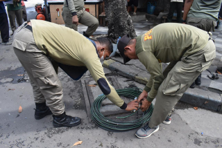 Jaringan Kabel Utilitas Ilegal di Surabaya Terbongkar, Siapa Providernya?