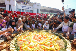 Festival Rujak Uleg Surabaya Lolos Kharisma Event Nusantara 2025 Kemenpar RI