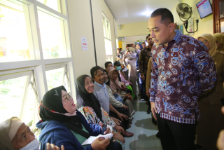 Hari Pertama Cek Kesehatan Gratis di Surabaya, Eri Cahyadi: Hadiah yang Berulang Tahun