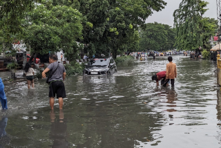 Sejumlah Kawasan di Surabaya Banjir Akibat Curah Hujan Tinggi, DSDABM: Air Surut dalam Satu Jam