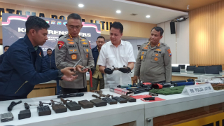 Luar Biasa! Jatanras Polda Jatim Bongkar Penyelundupan Senjata dan Amunisi ke KKB Papua