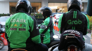 Baca juga : Potongan Tarif Ojol Naik 20 Persen? DPR RI: Tidak Manusiawi!