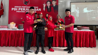 Peringatan Bulan Bung Karno di Jawa Timur Diawali dengan Upacara dan Potong Tumpeng