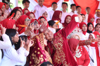 Baca juga : Kenakan Baju Adat Minang, Wali Kota Eri Tekankan Semangat Kebhinekaan di HUT ke-80 RI