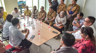 Warga Bale Hinggil datangi DPRKPP tuntut Hak warga Fasilitas Dasar Listrik dan Air