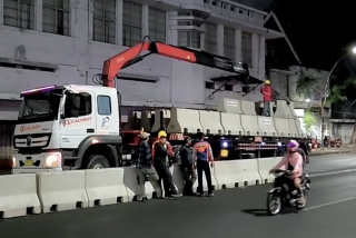 Baca juga : Pemkot Surabaya Pasang Barrier Beton di Jalan Basuki Rachmat, Cegah Kecelakaan dan Pelanggaran