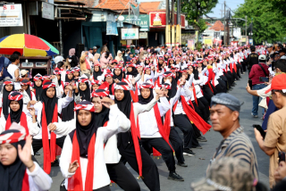 Sembrani Bumi Nusantara 2025: 1.000 Pelajar Surabaya Tampil dalam Tari Remo Massal