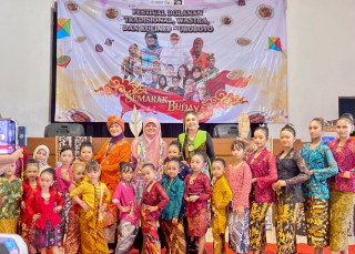 Reni Astuti Ajak Anak Surabaya Cintai Budaya Lewat Festival Dolanan, Wastra, dan Kuliner Suroboyo