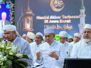 Baca juga : Habib Usman Bin Yahya Doakan Adies Kadir di Hadapan Puluhan Ribu Jamaah Maulid Nabi