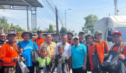 Dedi Irwansa Turun Langsung Tinjau Banjir di Tanggulangin, Salurkan Bantuan Sembako untuk Warga
