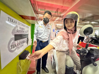 Dishub Surabaya Apresiasi Warga Kritis dan Peduli, Tegaskan Parkir Non Tunai Hanya Gunakan QRIS Resmi Pemkot