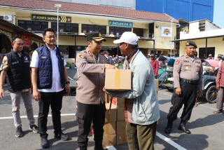 Baca juga : HUT Reserse ke-78, Polres Pelabuhan Tanjung Perak Bagikan Ratusan Sembako ke Tukang Becak