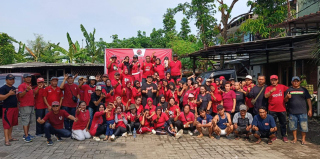 PAC PDI Perjuangan Sukomanunggal Gelar Senam SICITA dan Bagikan Minyak Goreng
