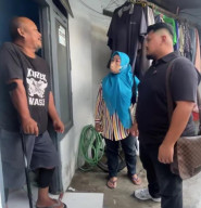 Arjuna Rizki Kresnayana Temui Pak Yusuf, Warga Pulo Wonokromo, Berikan Tali Asih untuk Dukung Pendidikan Anak