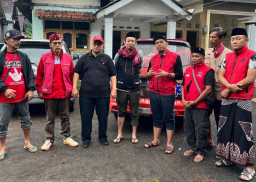 Kader Banteng Probolinggo Sigap Tangani Bencana Banjir di Krejengan