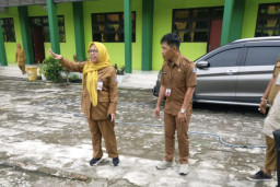 Pemkot Surabaya Cek Saluran Serentak, Pasca Lapangan SDN Ujung V Tergenang