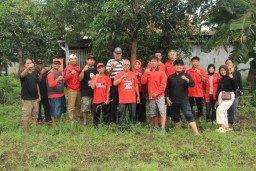 Peringati HUT Megawati, PDI Perjuangan Kota Probolinggo Hijaukan Bantaran Sungai dengan Tanam 79 Pohon