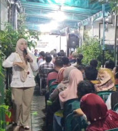 Reses Ketua Fraksi Gerindra Diwarnai Tangis Mahasiswi Terancam Putus Kuliah