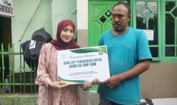Tak Ingin Anak Putus Sekolah, Anggota DPRD Surabaya Salurkan Bantuan SPP dari Gaji Pribadi