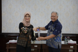 Pemkot Surabaya Sabet Peringkat Pertama PIMTI Awards 2025