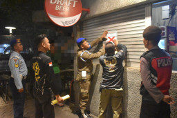 Satpol PP Surabaya Perketat Pengawasan RHU Ramadan, Dua Restoran Ditindak