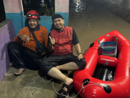 PDI Perjuangan Probolinggo Bantu Evakuasi dan Dirikan Dapur Umum untuk Korban Banjir