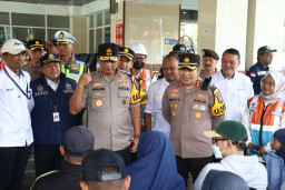 Baca juga : Kapolda Jatim Irjen Pol Nanang Avianto Cek Pos Terpadu dan Pos Pam di Surabaya, Pastikan Layanan Mudik Berjalan Optimal