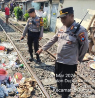 Baca juga : Sedang Memilah Botol, Pria 23 Tahun Terseret Kereta Api Barang di Kawasan Kemayoran Baru Surabaya