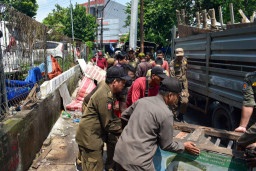 Baca juga : Satpol PP Surabaya Tertibkan Lapak dan Bangunan Liar di Saluran Manukan