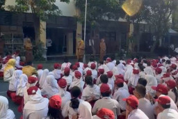 Baca juga : Siswa SD-SMP Surabaya Kembali Masuk Sekolah, Kadispendik Tekankan Karakter dan Pembatasan Gadget