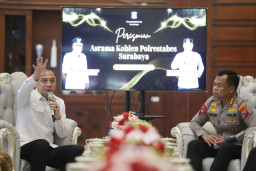 Pemkot Surabaya Serahkan Hibah Rehabilitasi Asrama Koblen